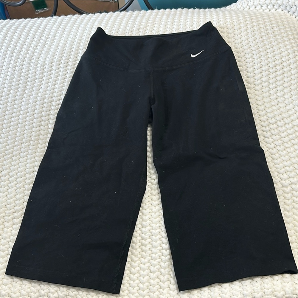 3/$20 ✨ Nike Dri-Fit Capri Leggings Size S